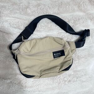 Lululemon clean lines belt bag
